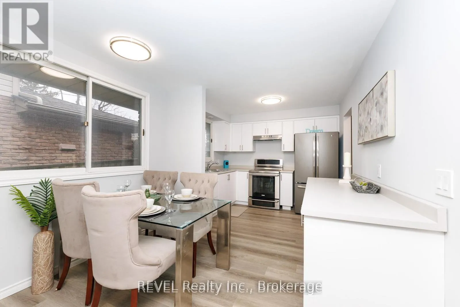 Photo 9 of 116 Hillview Road, St. Catharines, Western Hill — HOMEH