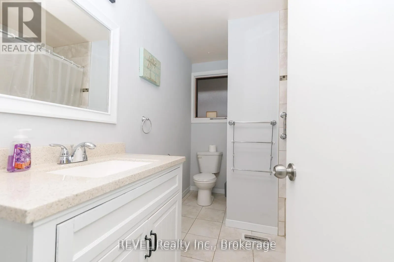 Photo 10 of 116 Hillview Road, St. Catharines, Western Hill — HOMEH