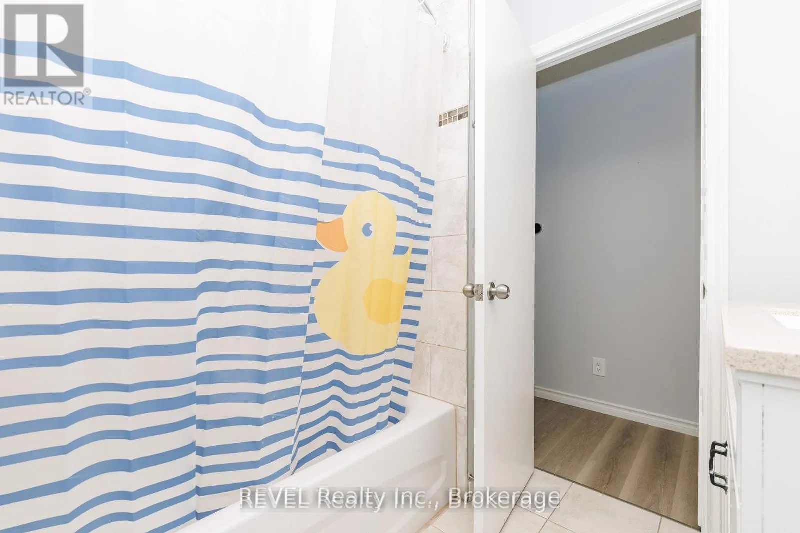 Photo 11 of 116 Hillview Road, St. Catharines, Western Hill — HOMEH