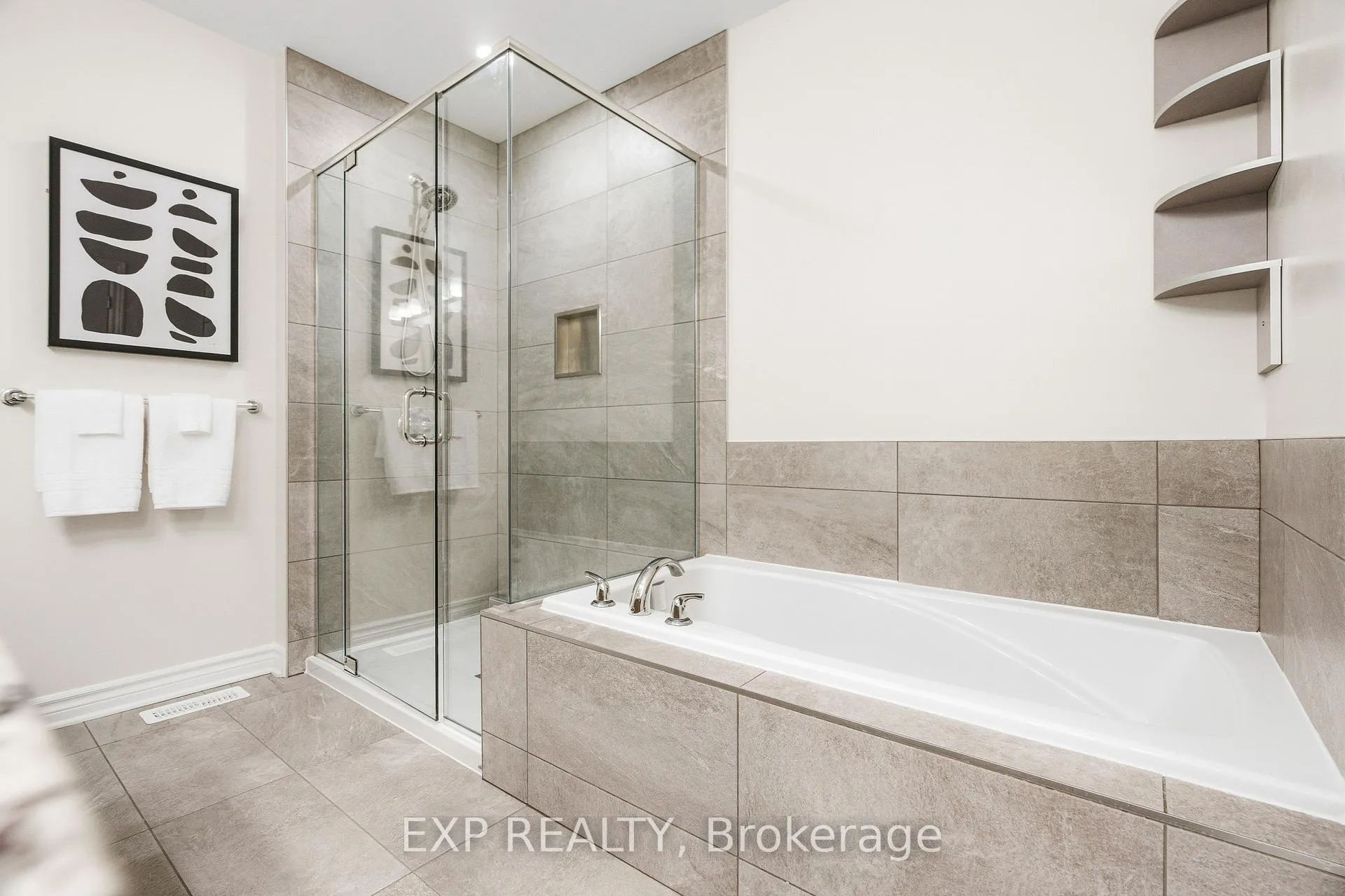 Photo 13 of 528 Fawn Valley Private, Ottawa, Blossom Park/Kemp Park/Findlay Creek — HOMEH