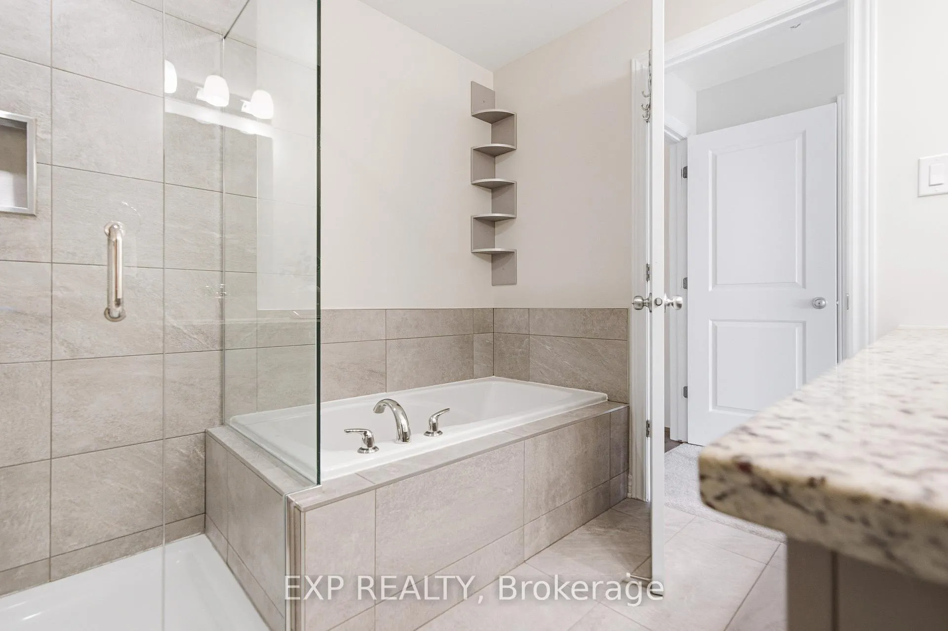 Photo 14 of 528 Fawn Valley Private, Ottawa, Blossom Park/Kemp Park/Findlay Creek — HOMEH