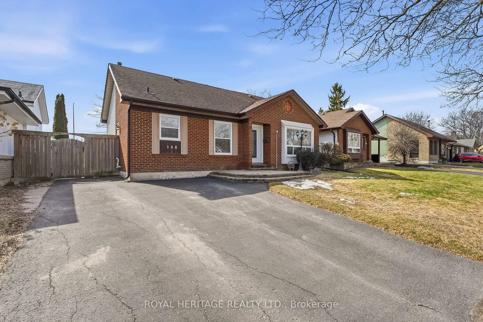 Photo 2 of 148 Guthrie Crescent, Whitby, Lynde Creek — HOMEH