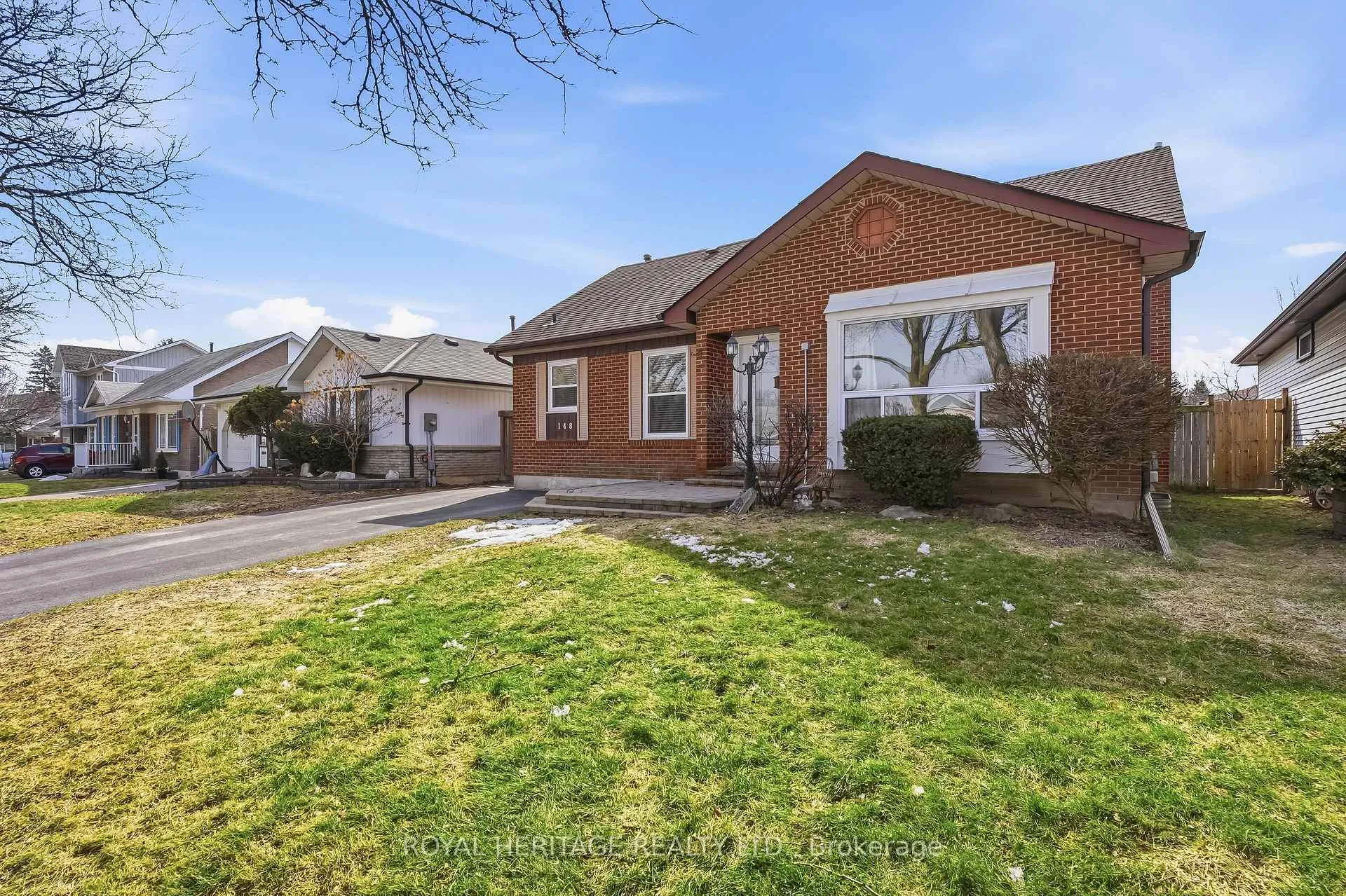 Photo 3 of 148 Guthrie Crescent, Whitby, Lynde Creek — HOMEH