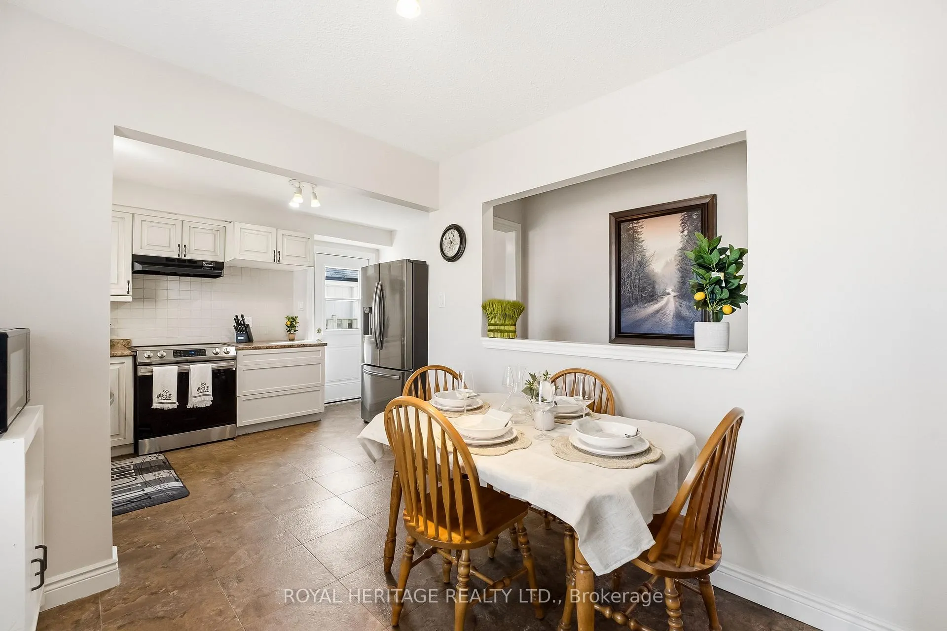 Photo 10 of 148 Guthrie Crescent, Whitby, Lynde Creek — HOMEH