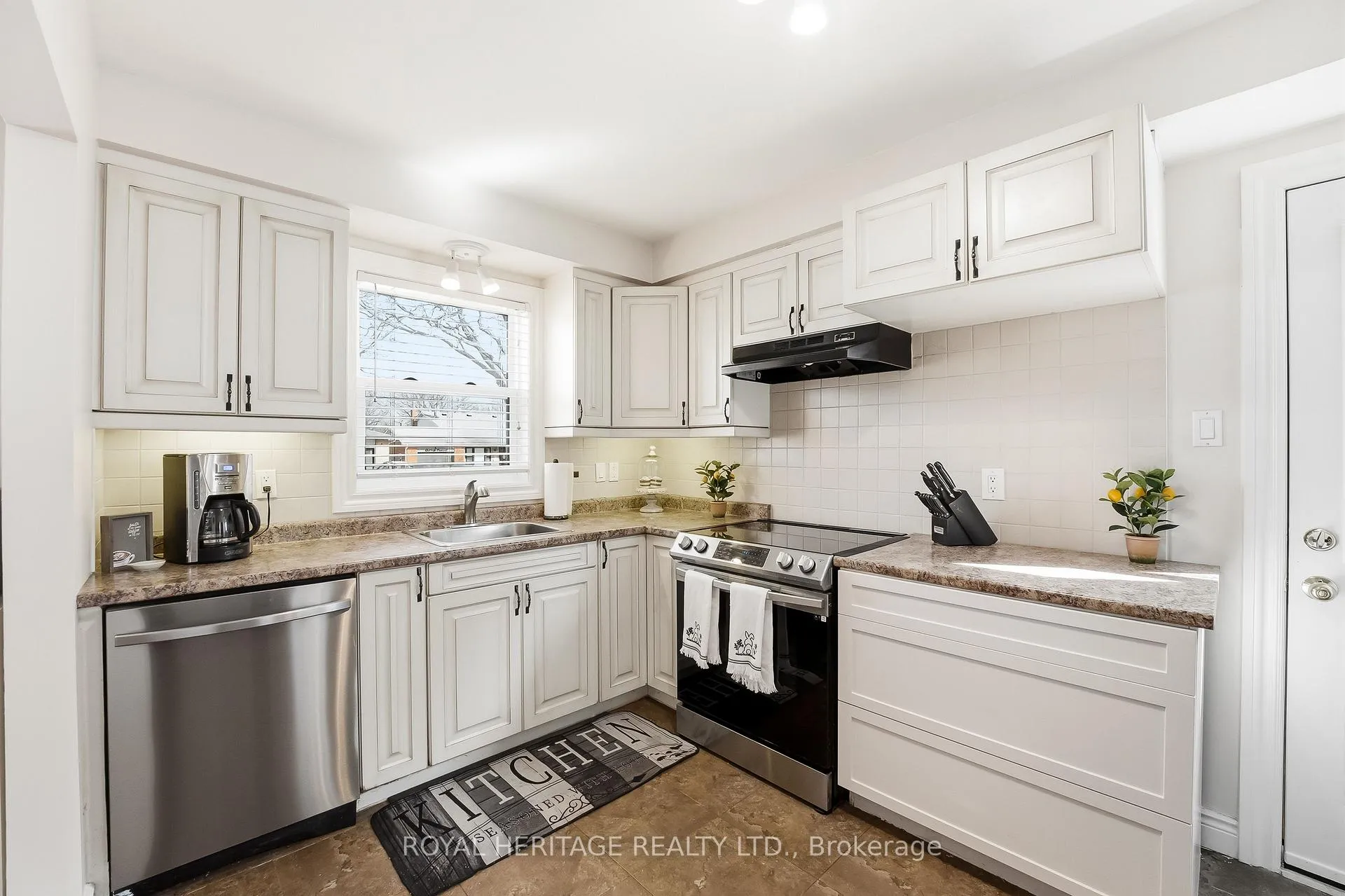 Photo 14 of 148 Guthrie Crescent, Whitby, Lynde Creek — HOMEH