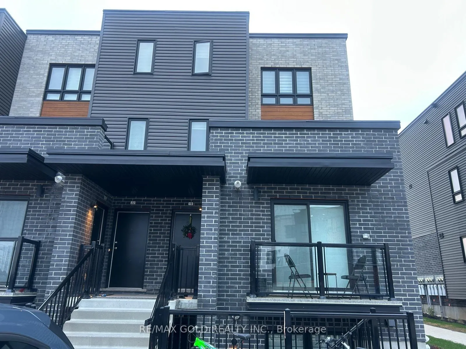 Photo 1 of Unit 19, 235 Chapel Hill Drive, Waterloo — HOMEH
