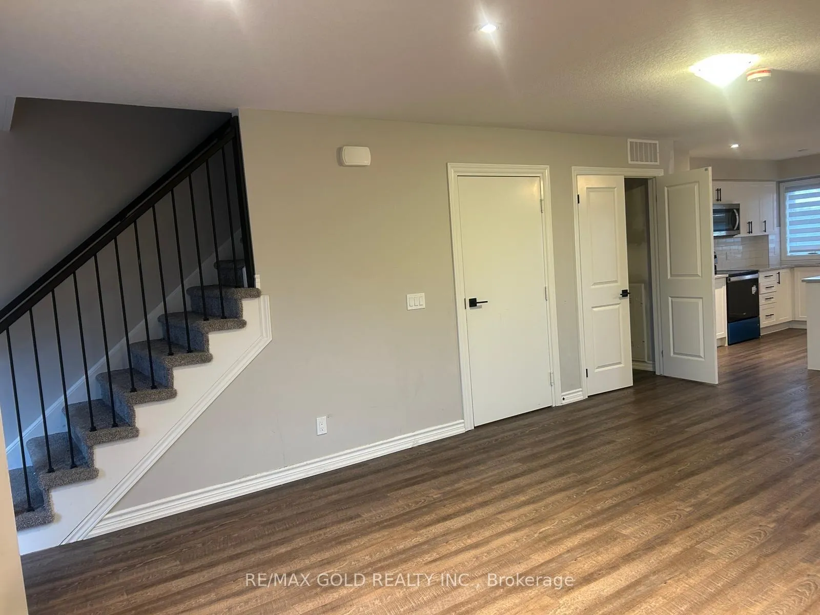 Photo 2 of Unit 19, 235 Chapel Hill Drive, Waterloo — HOMEH