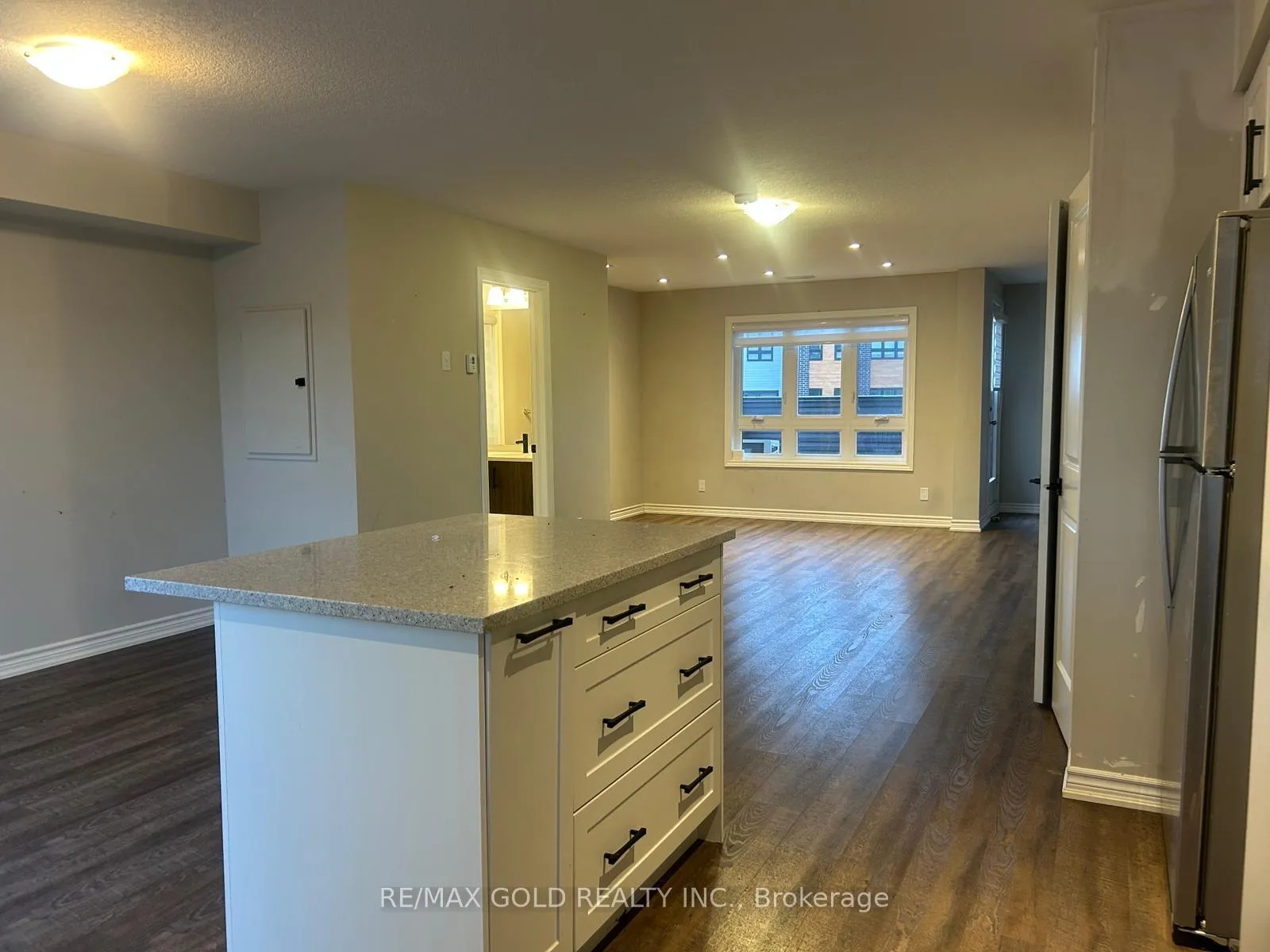 Photo 3 of Unit 19, 235 Chapel Hill Drive, Waterloo — HOMEH