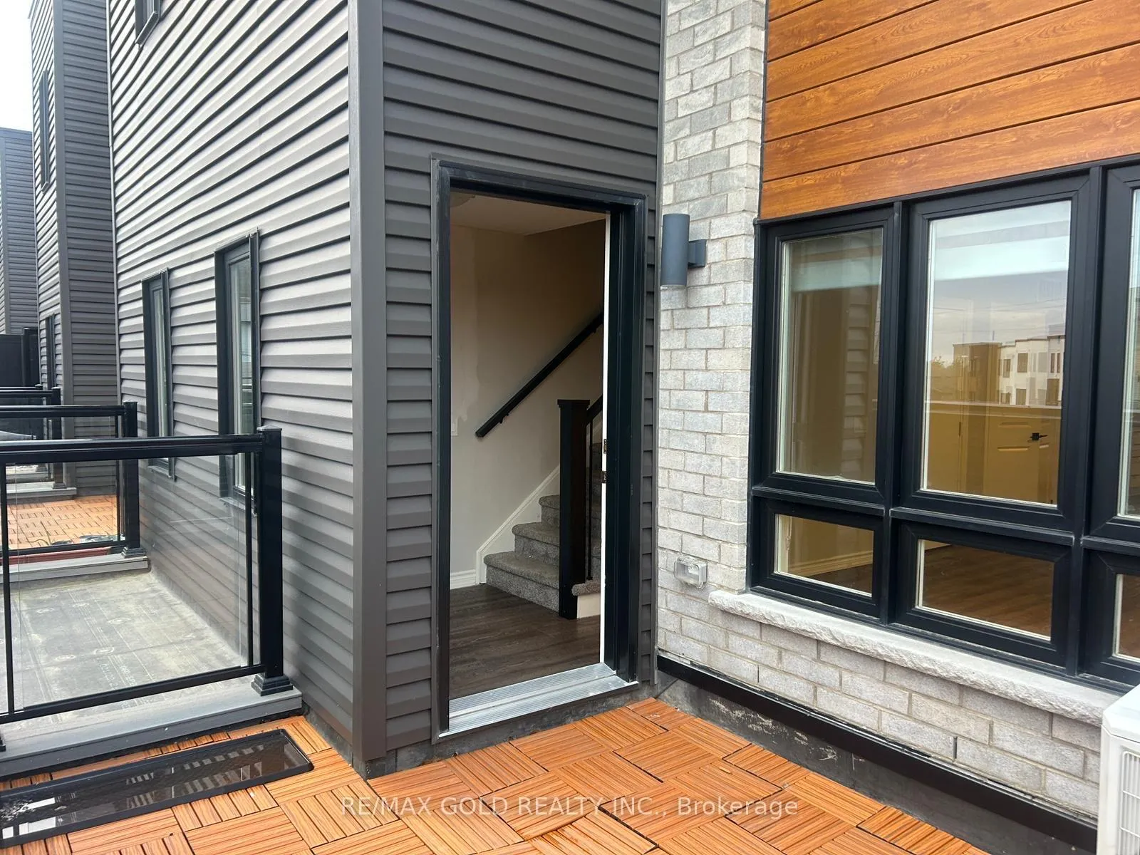 Photo 7 of Unit 19, 235 Chapel Hill Drive, Waterloo — HOMEH