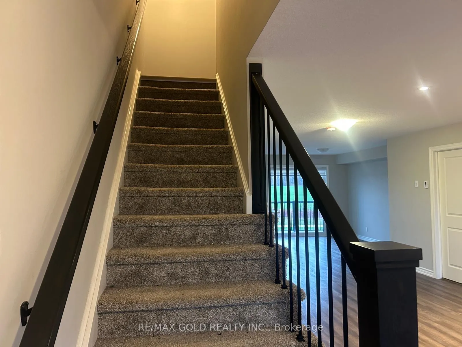 Photo 10 of Unit 19, 235 Chapel Hill Drive, Waterloo — HOMEH
