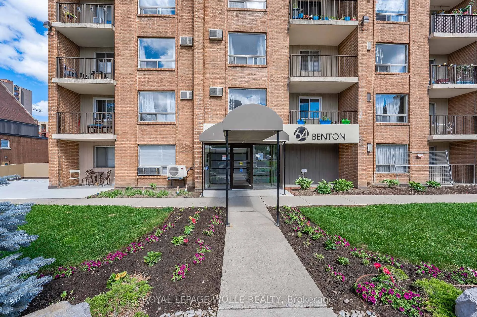 Photo 3 of Unit 1406, 64 Benton Street, Kitchener — HOMEH