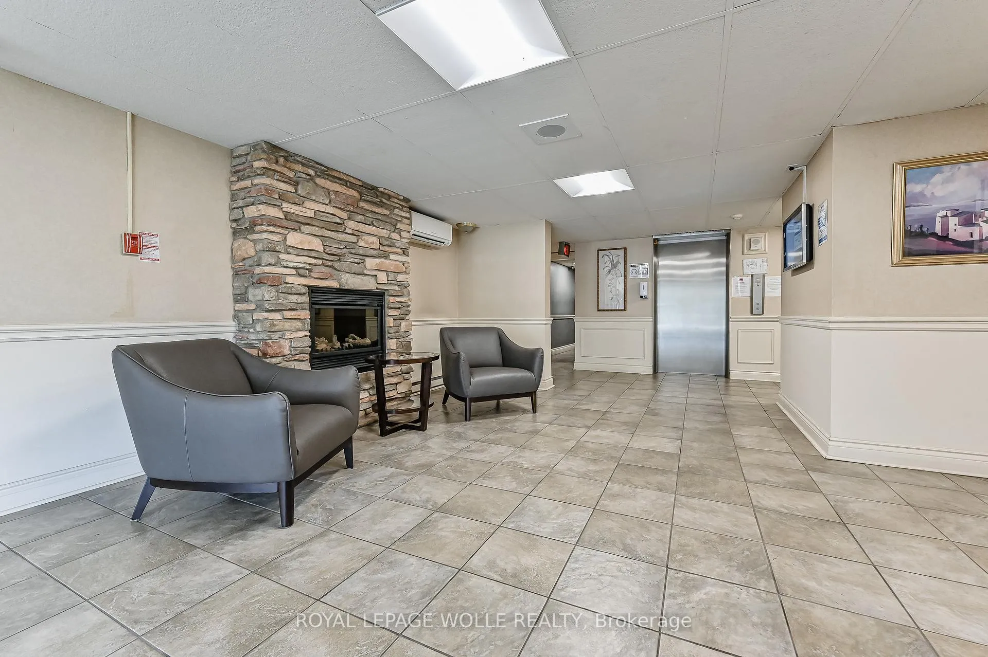 Photo 4 of Unit 1406, 64 Benton Street, Kitchener — HOMEH