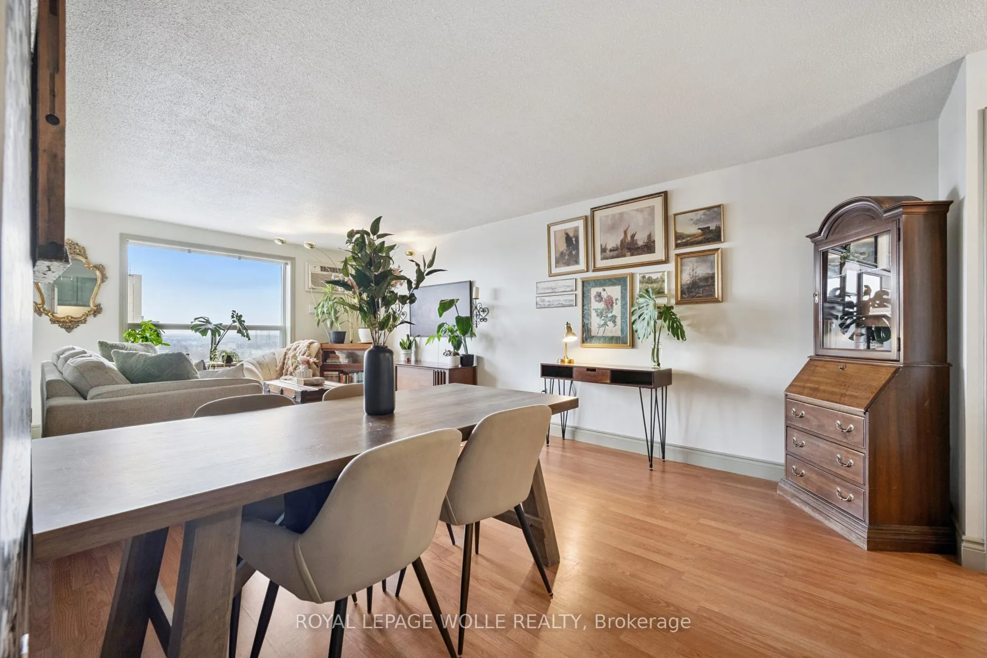 Photo 7 of Unit 1406, 64 Benton Street, Kitchener — HOMEH