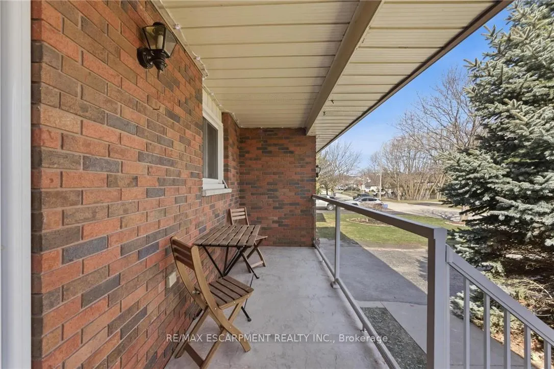 Photo 3 of 21 Margaret Avenue, Grimsby, Grimsby Beach — HOMEH