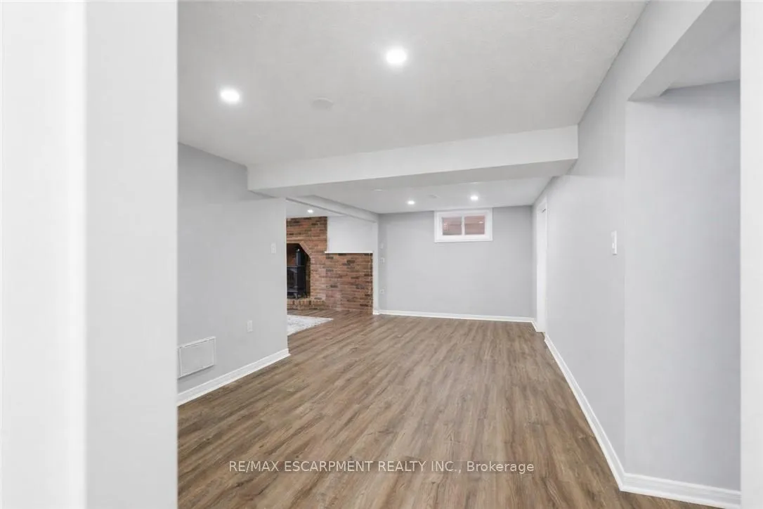 Photo 16 of 21 Margaret Avenue, Grimsby, Grimsby Beach — HOMEH