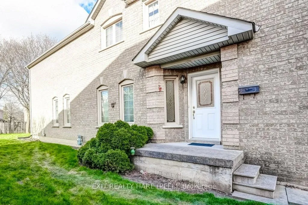 Photo 4 of 86 Lent Crescent, Brampton, Fletcher's West — HOMEH