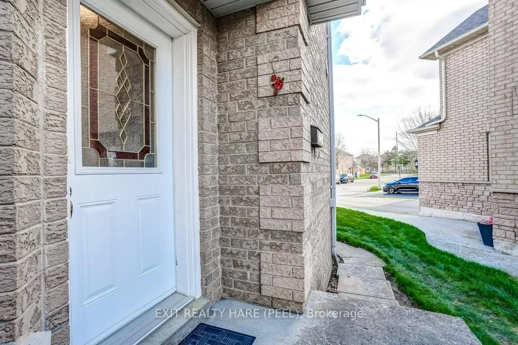 Photo 8 of 86 Lent Crescent, Brampton, Fletcher's West — HOMEH