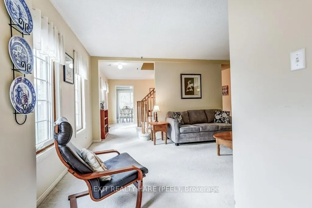 Photo 10 of 86 Lent Crescent, Brampton, Fletcher's West — HOMEH