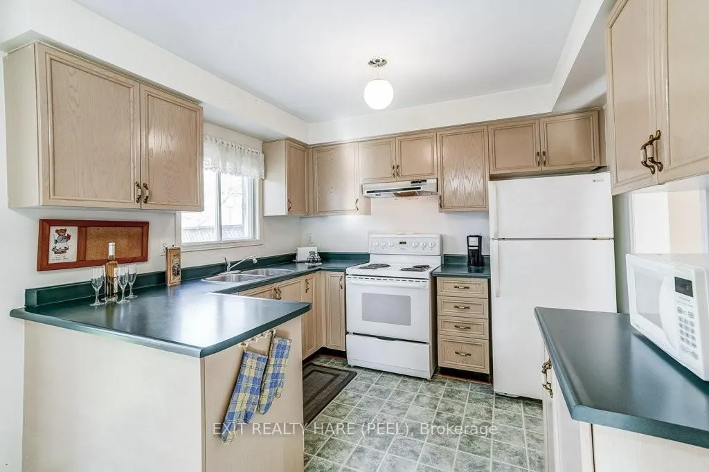 Photo 21 of 86 Lent Crescent, Brampton, Fletcher's West — HOMEH