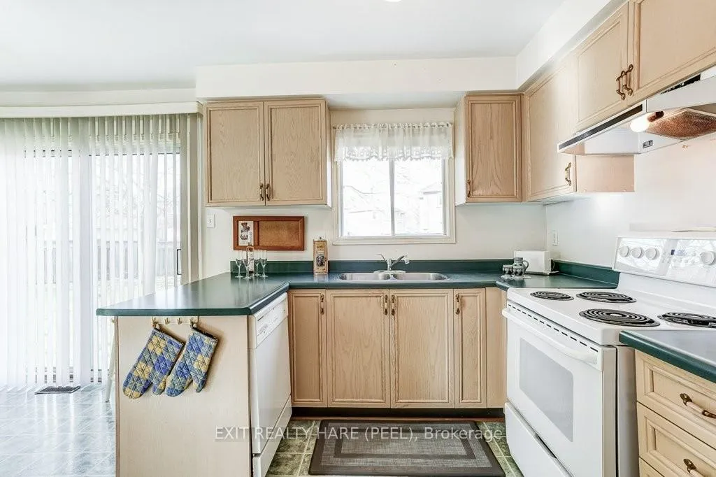 Photo 22 of 86 Lent Crescent, Brampton, Fletcher's West — HOMEH