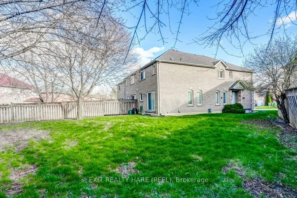 Photo 35 of 86 Lent Crescent, Brampton, Fletcher's West — HOMEH