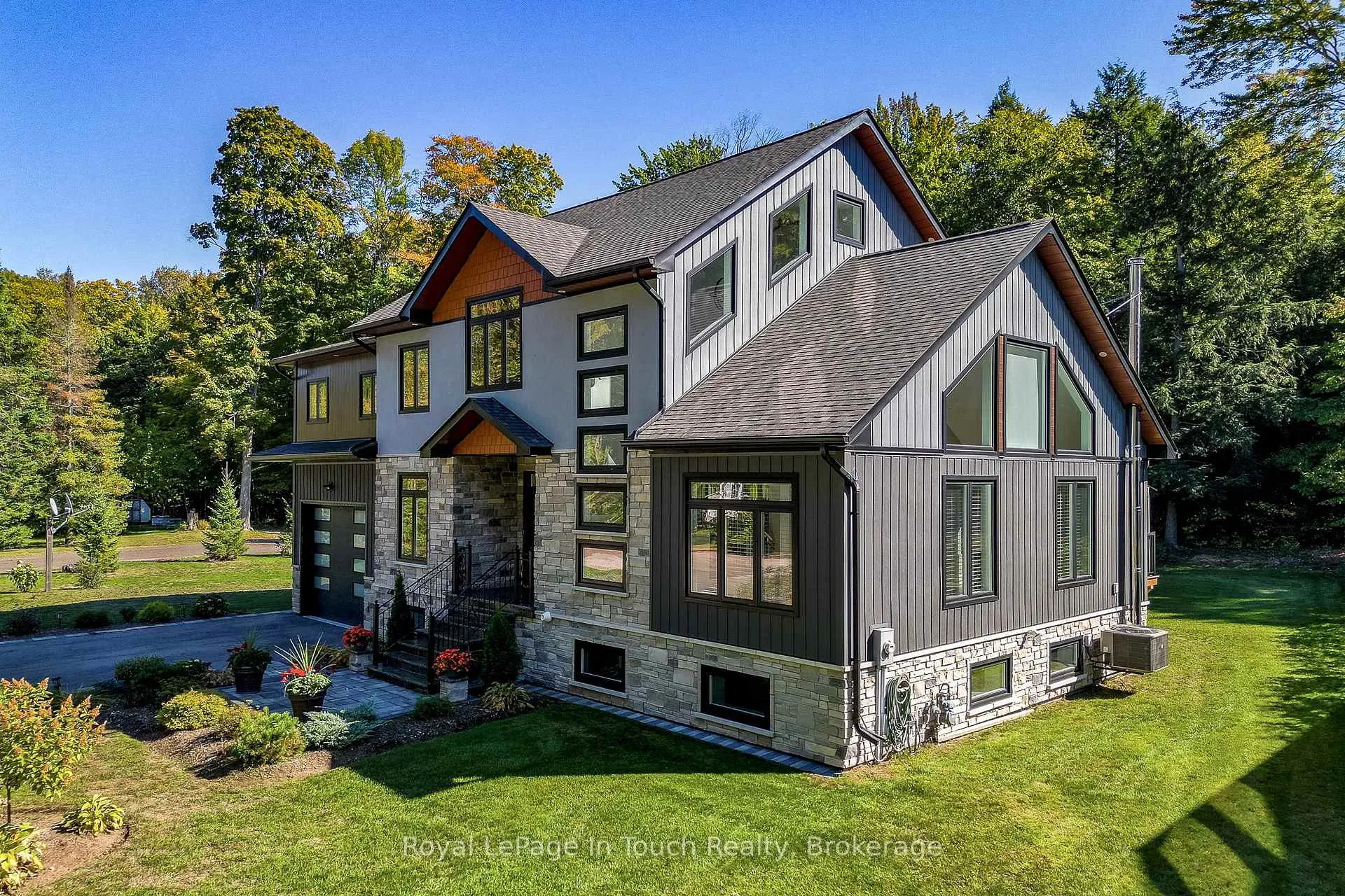 Photo 3 of 9 Belcourt Crescent, Tiny, Rural Tiny — HOMEH