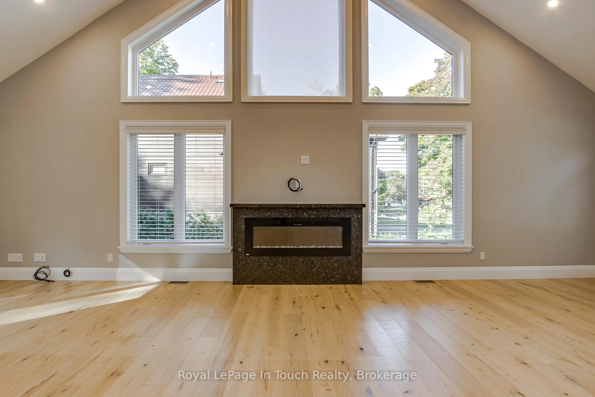 Photo 12 of 9 Belcourt Crescent, Tiny, Rural Tiny — HOMEH