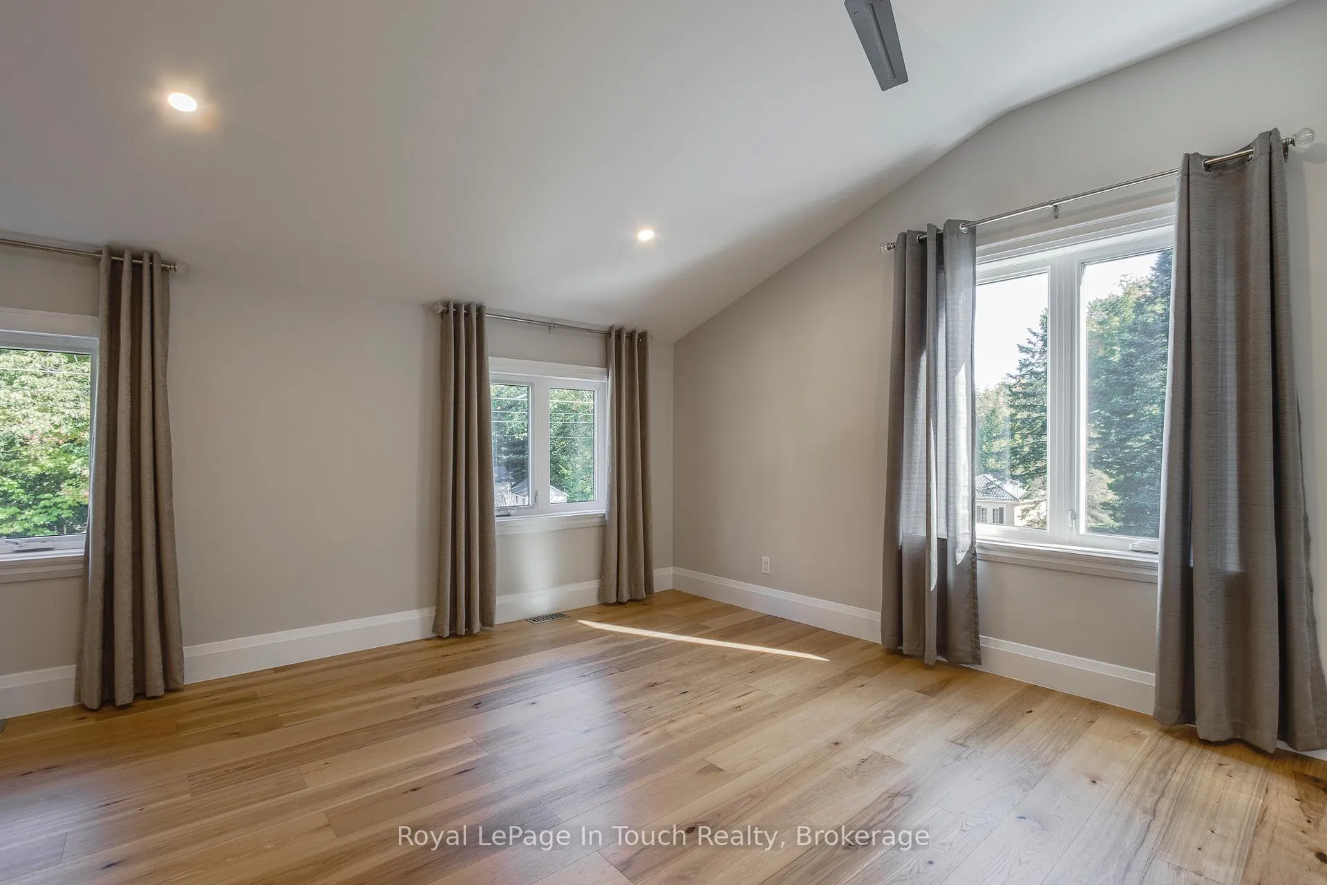 Photo 23 of 9 Belcourt Crescent, Tiny, Rural Tiny — HOMEH