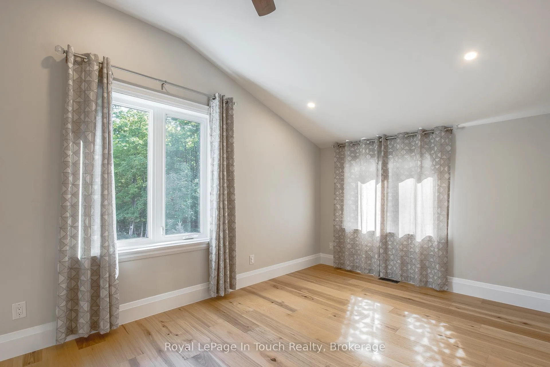 Photo 27 of 9 Belcourt Crescent, Tiny, Rural Tiny — HOMEH