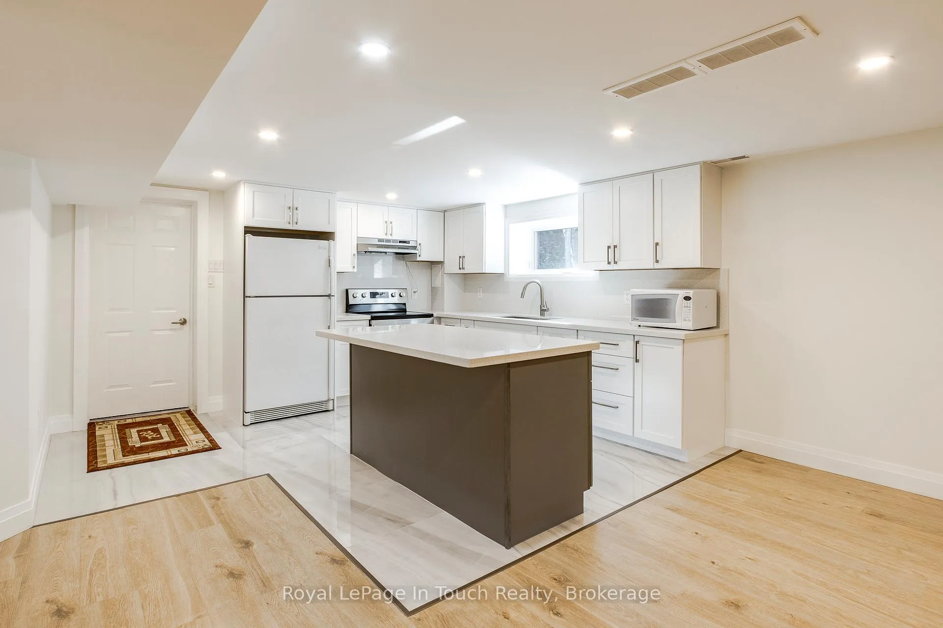 Photo 32 of 9 Belcourt Crescent, Tiny, Rural Tiny — HOMEH