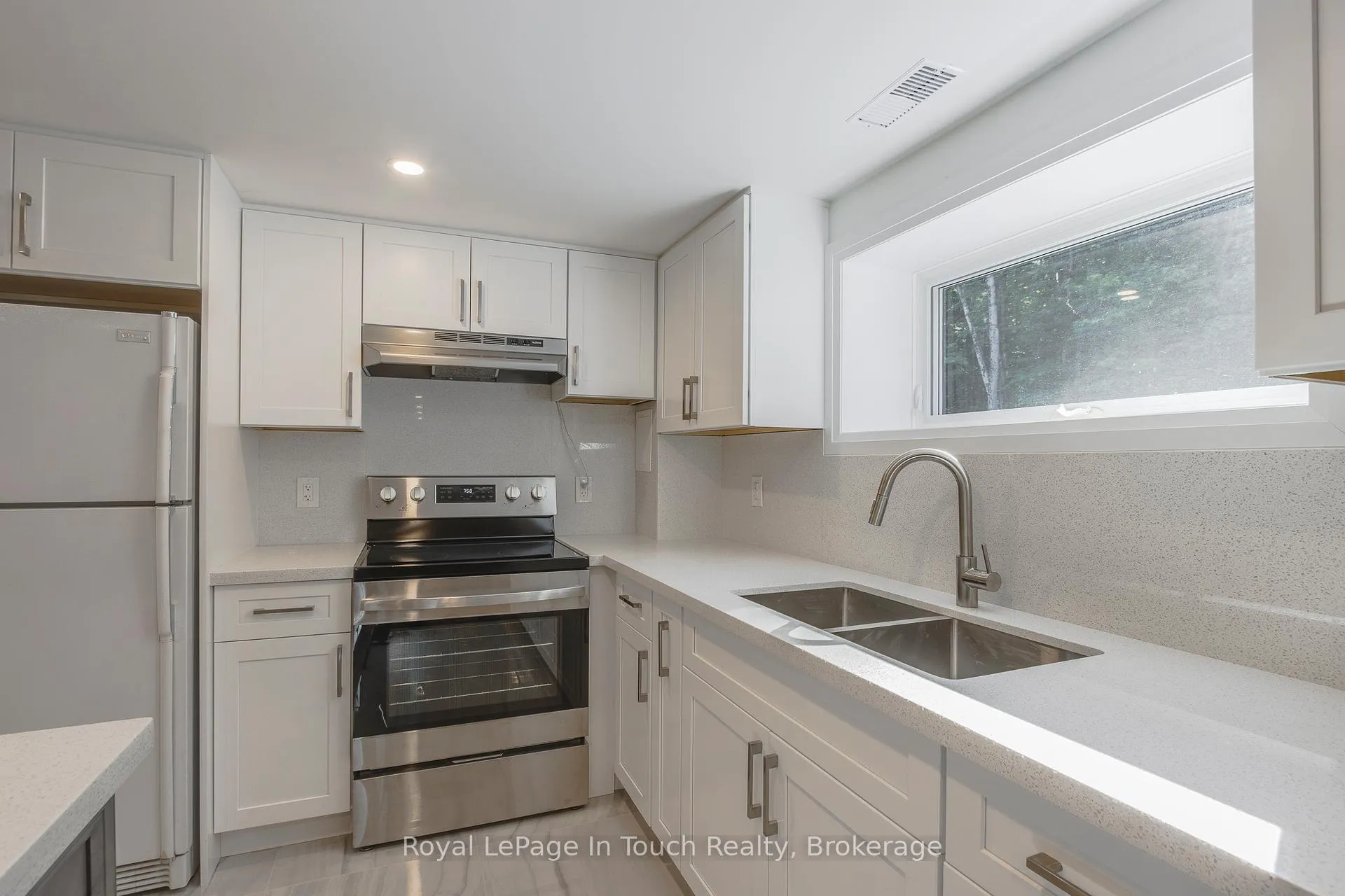 Photo 33 of 9 Belcourt Crescent, Tiny, Rural Tiny — HOMEH