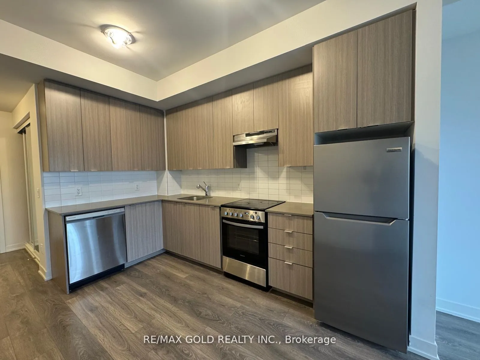 Photo 8 of Unit 206, 58 Sky Harbour Drive, Brampton, Bram West — HOMEH