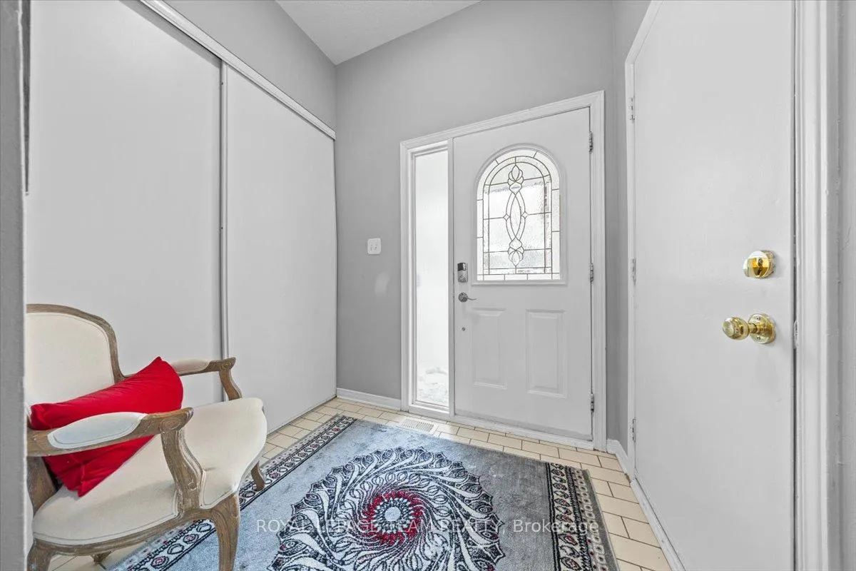 Photo 3 of 8 Crownridge Drive, Ottawa, Kanata - Emerald Meadows/Trailwest — HOMEH