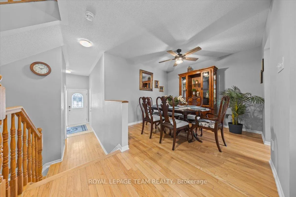 Photo 6 of 8 Crownridge Drive, Ottawa, Kanata - Emerald Meadows/Trailwest — HOMEH