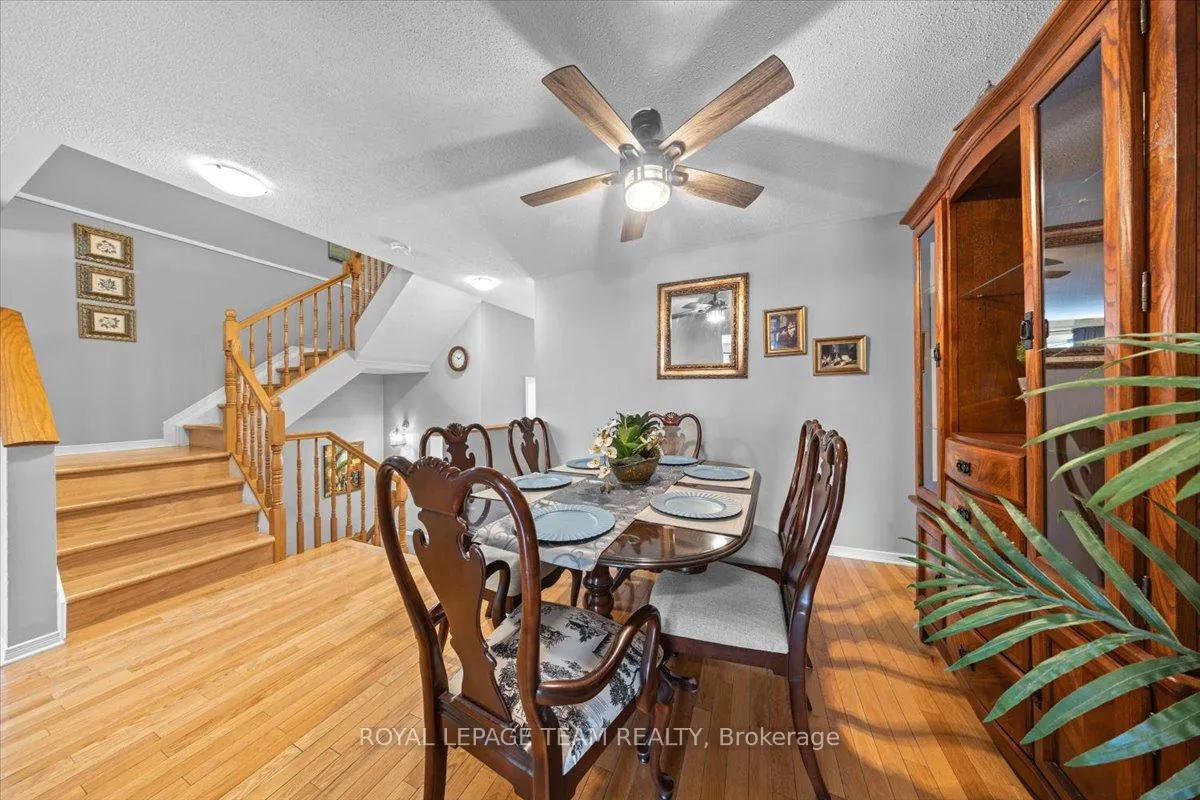 Photo 7 of 8 Crownridge Drive, Ottawa, Kanata - Emerald Meadows/Trailwest — HOMEH