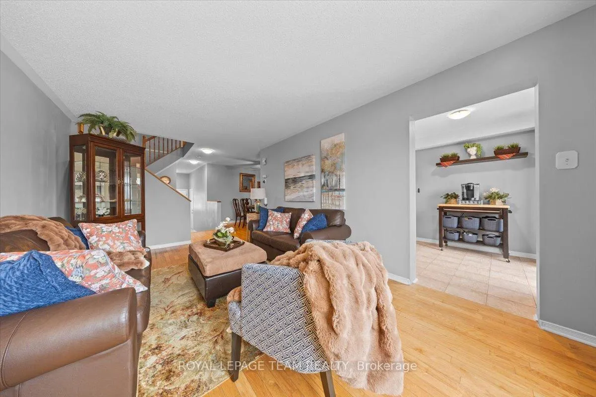 Photo 12 of 8 Crownridge Drive, Ottawa, Kanata - Emerald Meadows/Trailwest — HOMEH