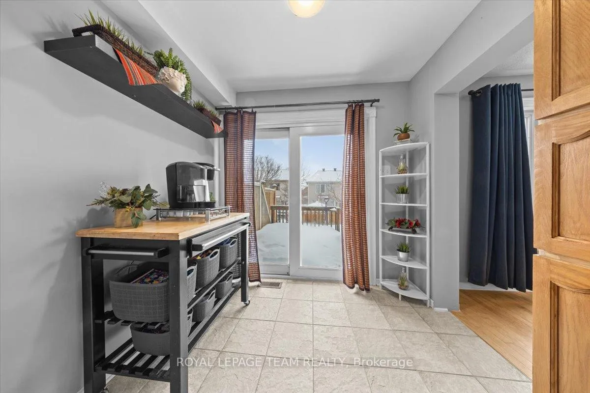 Photo 14 of 8 Crownridge Drive, Ottawa, Kanata - Emerald Meadows/Trailwest — HOMEH