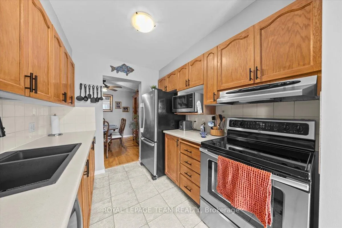 Photo 16 of 8 Crownridge Drive, Ottawa, Kanata - Emerald Meadows/Trailwest — HOMEH