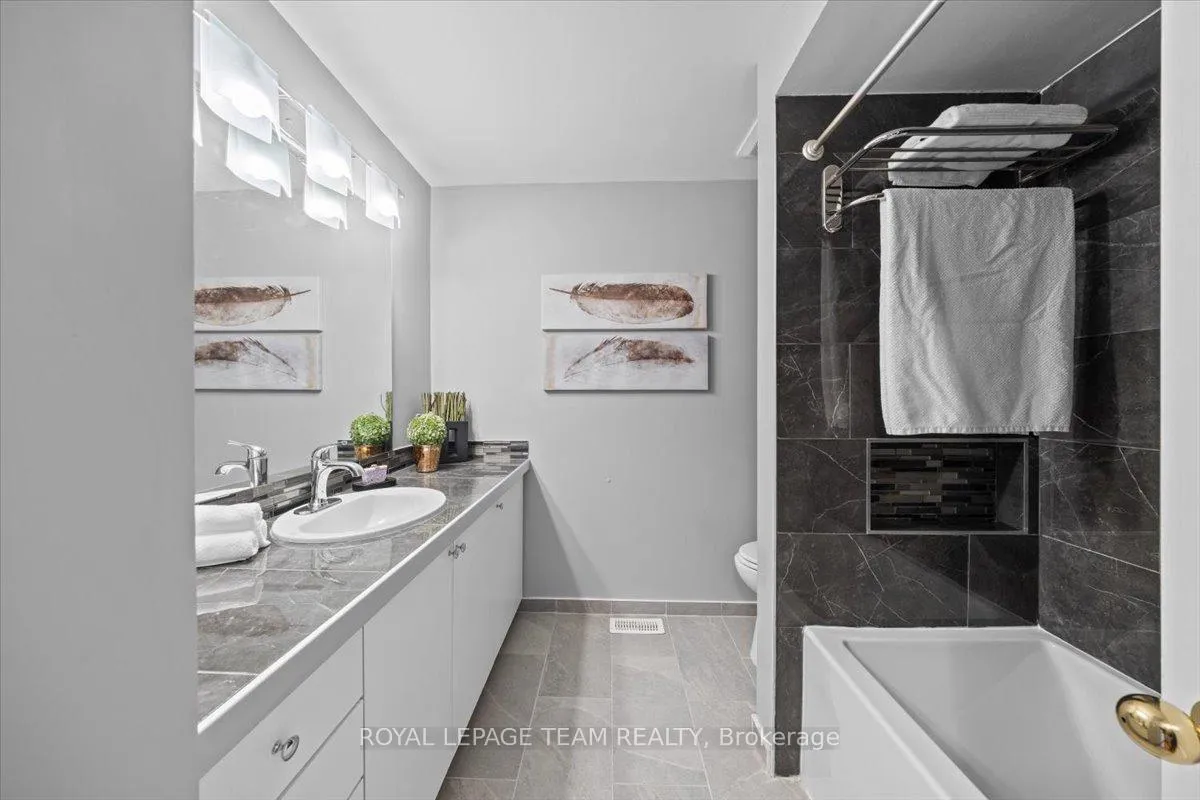 Photo 27 of 8 Crownridge Drive, Ottawa, Kanata - Emerald Meadows/Trailwest — HOMEH