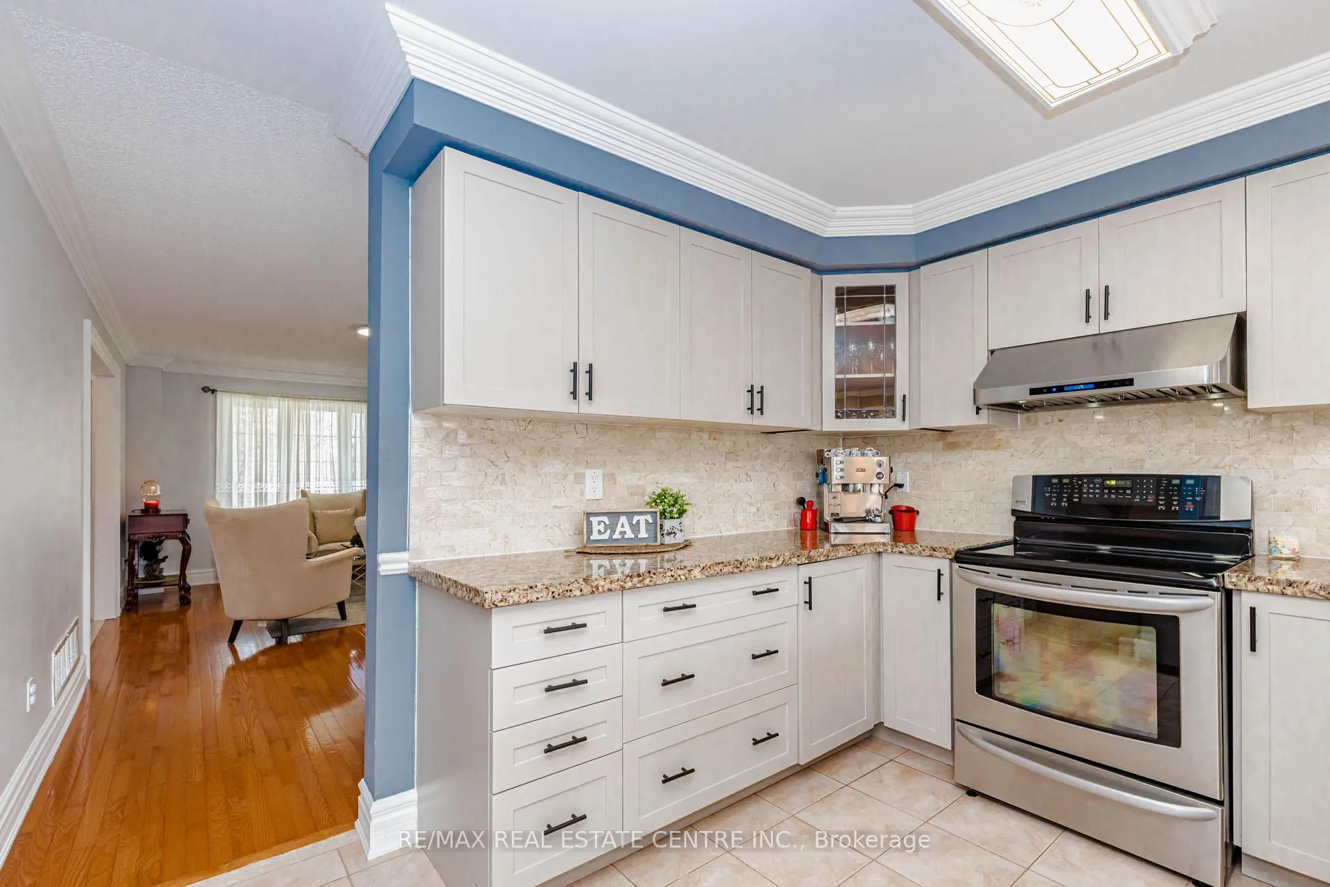 Photo 10 of 93 Woodvalley Drive, Brampton, Fletcher's Meadow — HOMEH