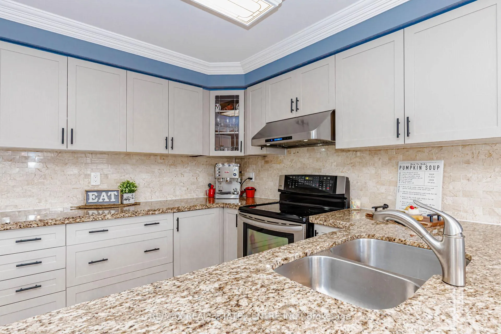 Photo 11 of 93 Woodvalley Drive, Brampton, Fletcher's Meadow — HOMEH