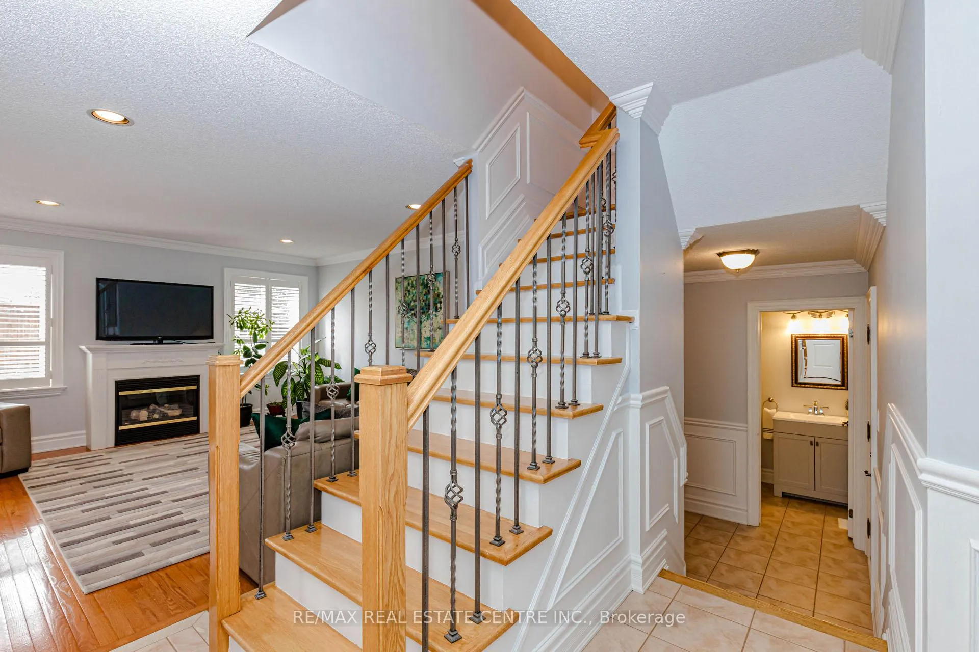 Photo 14 of 93 Woodvalley Drive, Brampton, Fletcher's Meadow — HOMEH
