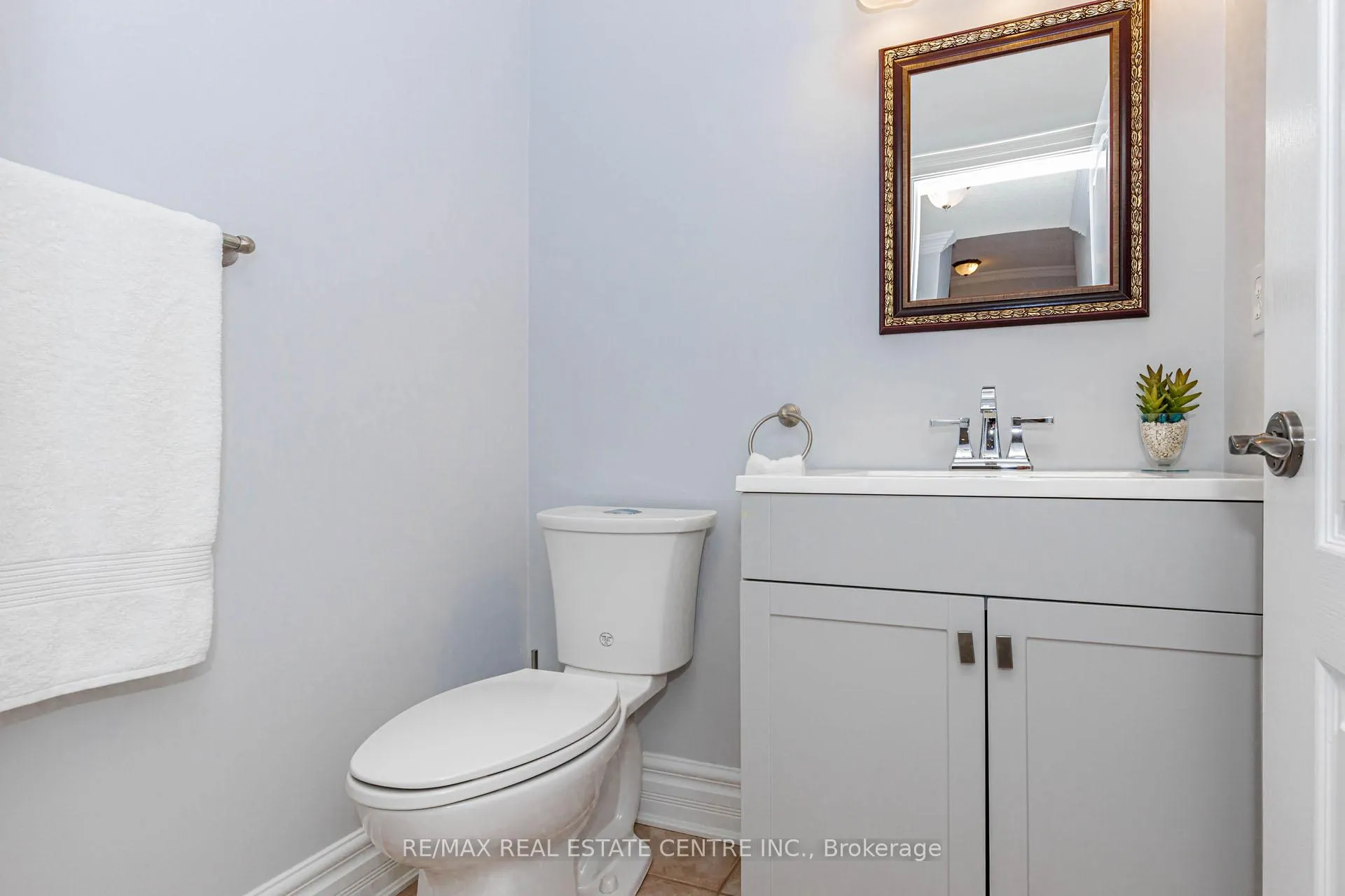 Photo 18 of 93 Woodvalley Drive, Brampton, Fletcher's Meadow — HOMEH