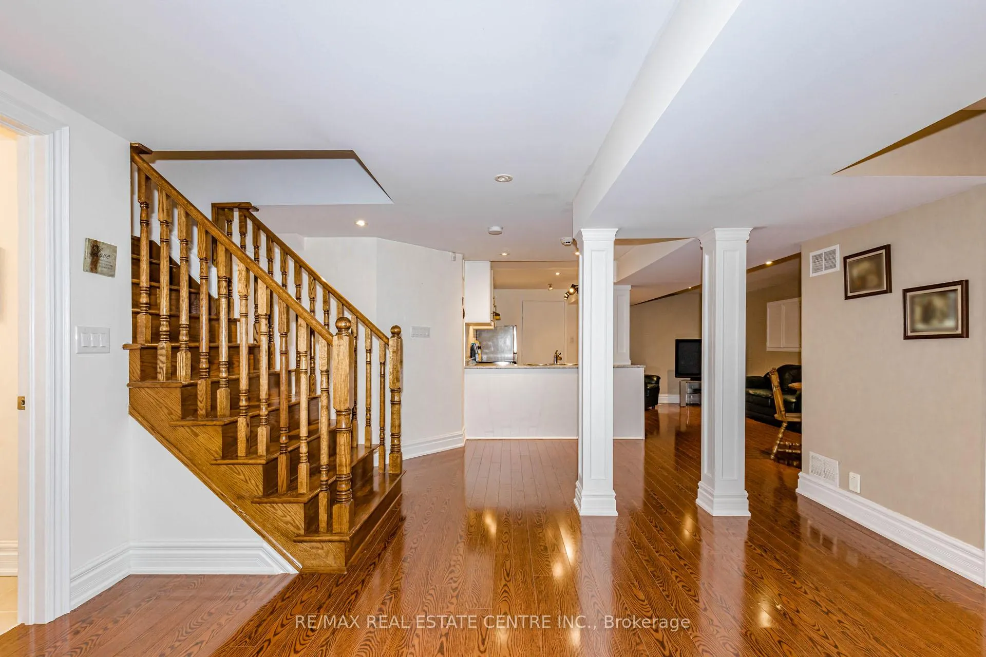 Photo 32 of 93 Woodvalley Drive, Brampton, Fletcher's Meadow — HOMEH
