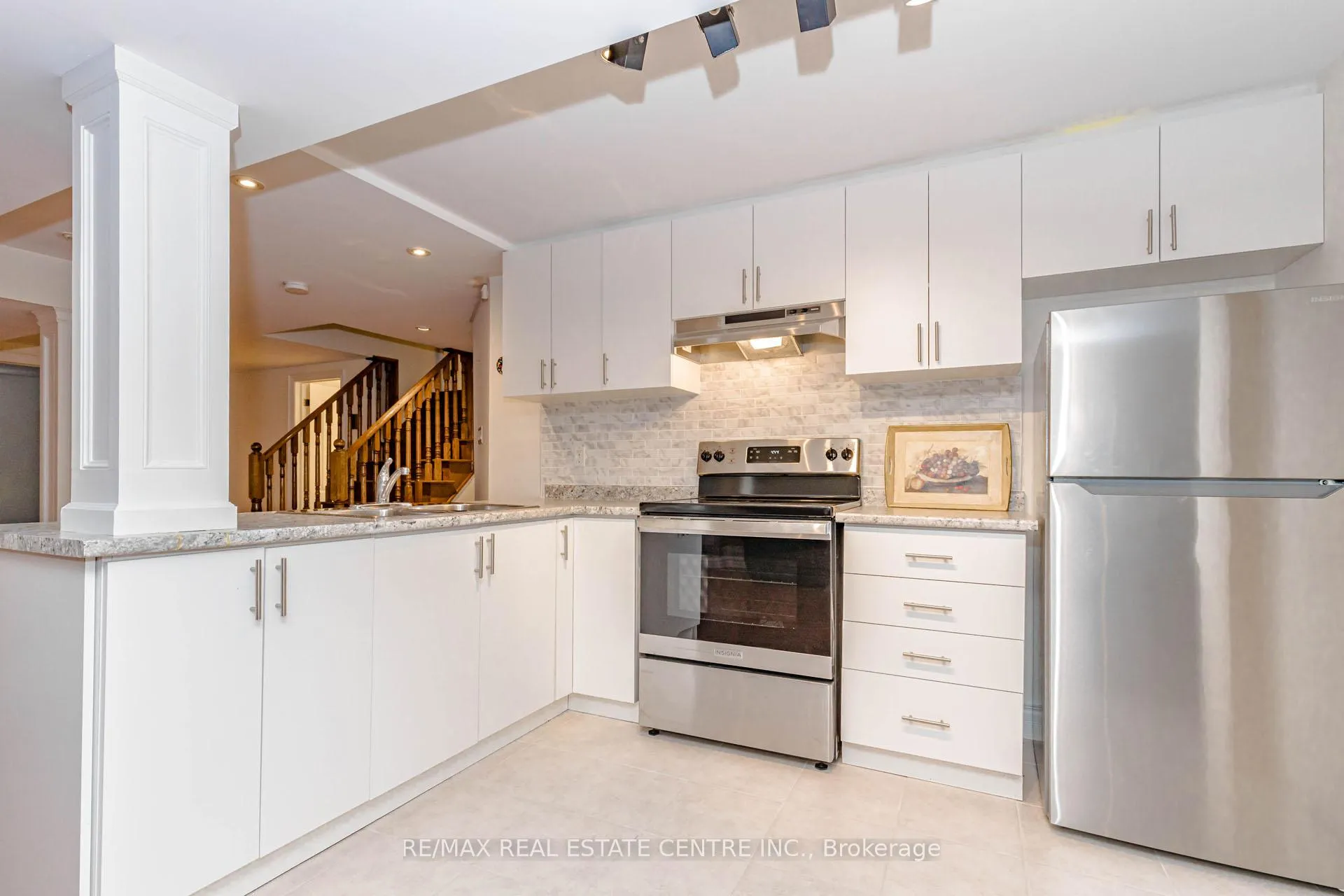 Photo 33 of 93 Woodvalley Drive, Brampton, Fletcher's Meadow — HOMEH