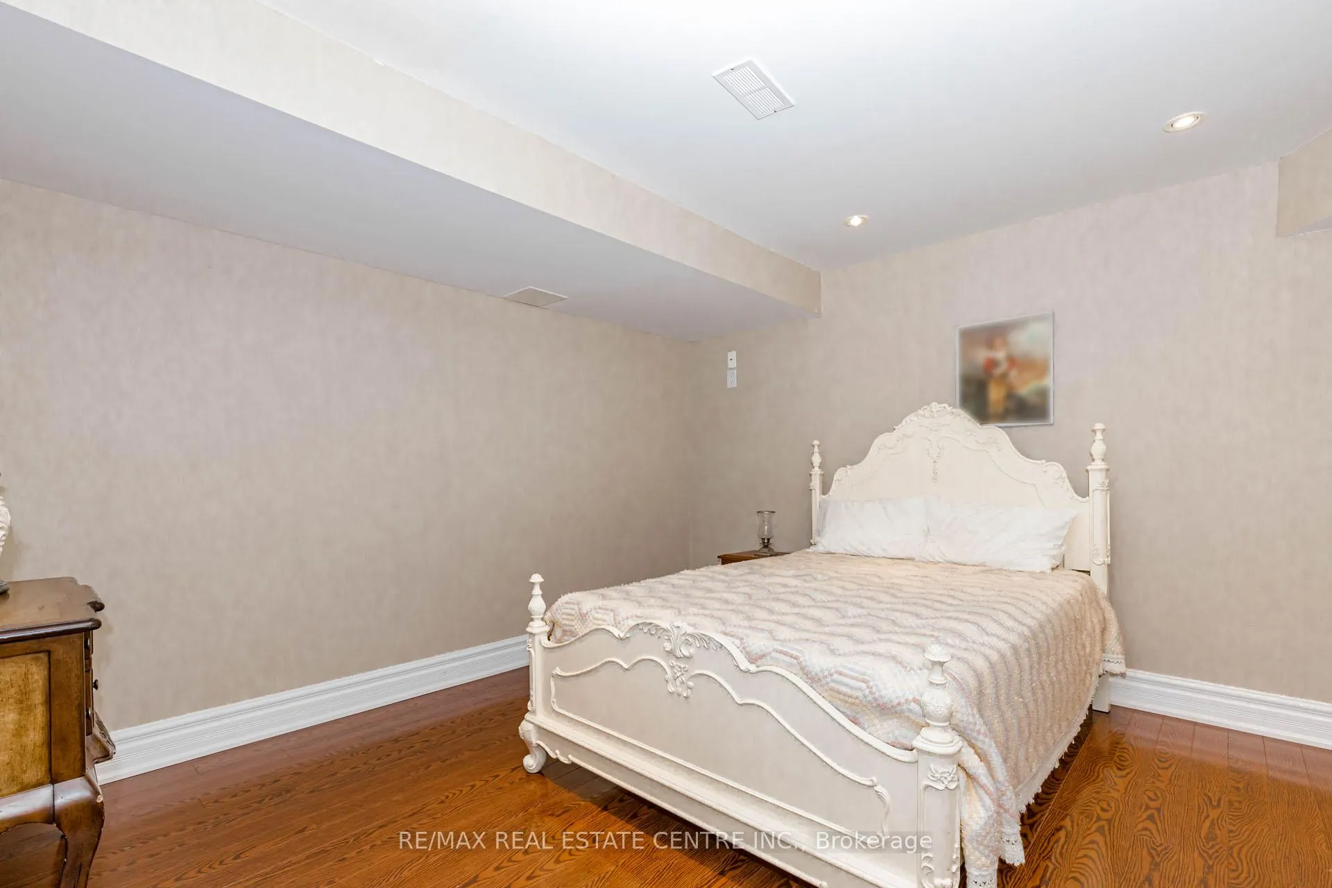 Photo 35 of 93 Woodvalley Drive, Brampton, Fletcher's Meadow — HOMEH