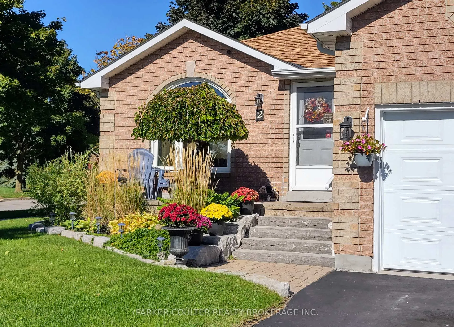 Photo 4 of 2 Waddington Crescent, Barrie, Holly — HOMEH