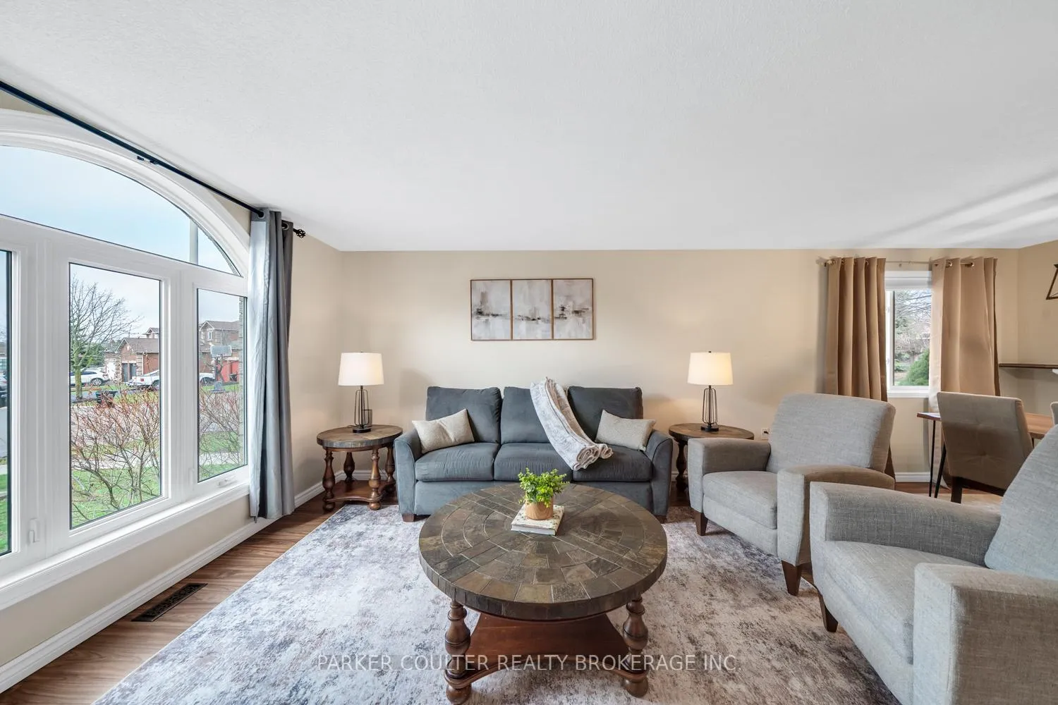 Photo 6 of 2 Waddington Crescent, Barrie, Holly — HOMEH