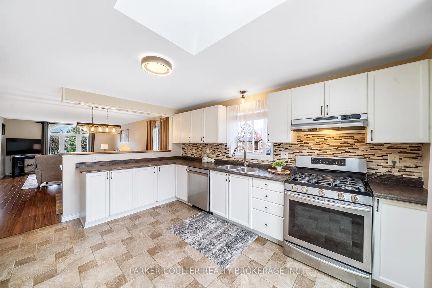 Photo 9 of 2 Waddington Crescent, Barrie, Holly — HOMEH