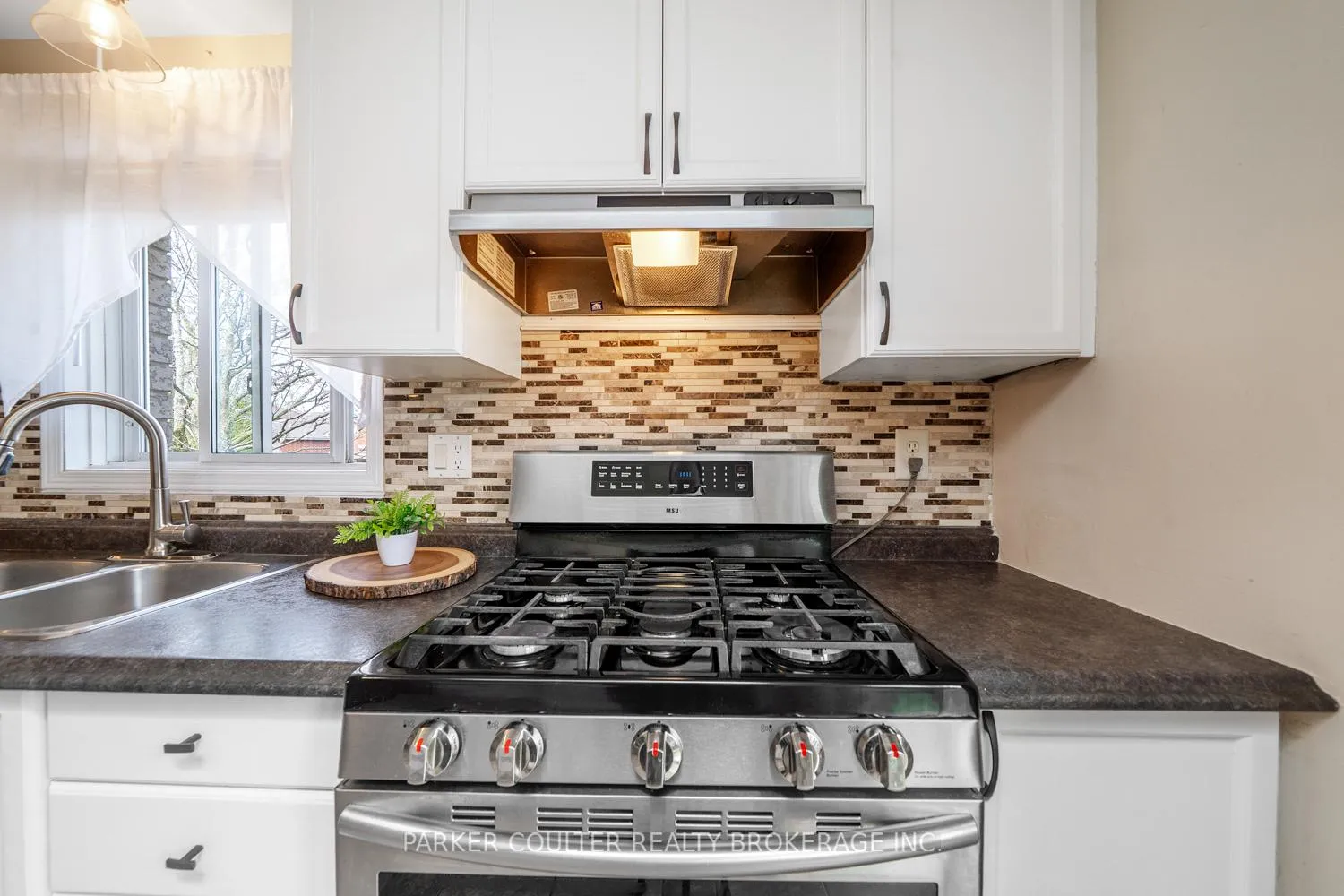 Photo 10 of 2 Waddington Crescent, Barrie, Holly — HOMEH